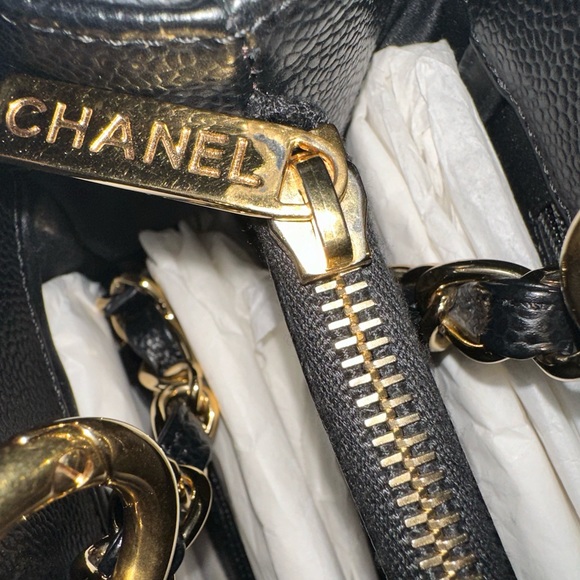 COMPLETE Inclusions CHANEL GST  In Very Good Condition Grand Shopping Tote - Picture 4 of 7